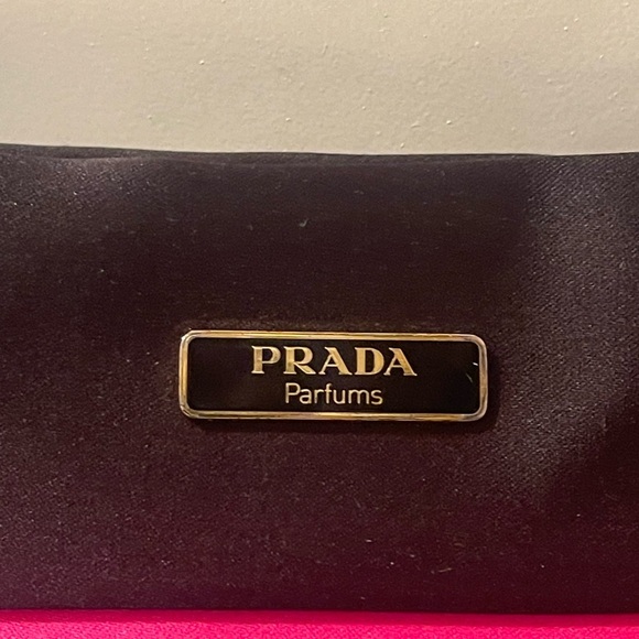 Prada perfume small makeup bag lightweight with gorgeous hot pink and black - Picture 8 of 13